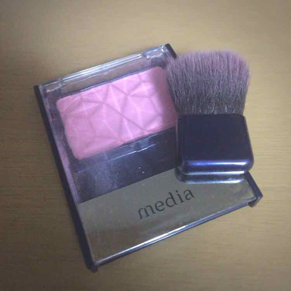 ブライトアップチーク/media/パウダーチークを使ったクチコミ(1枚目)