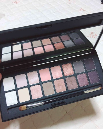 shu uemura シュウ パレットのクチコミ「shu uemura
シュウ パレット ブラッシング ベージュ
1つのパレットに
マット シ.....」(1枚目)