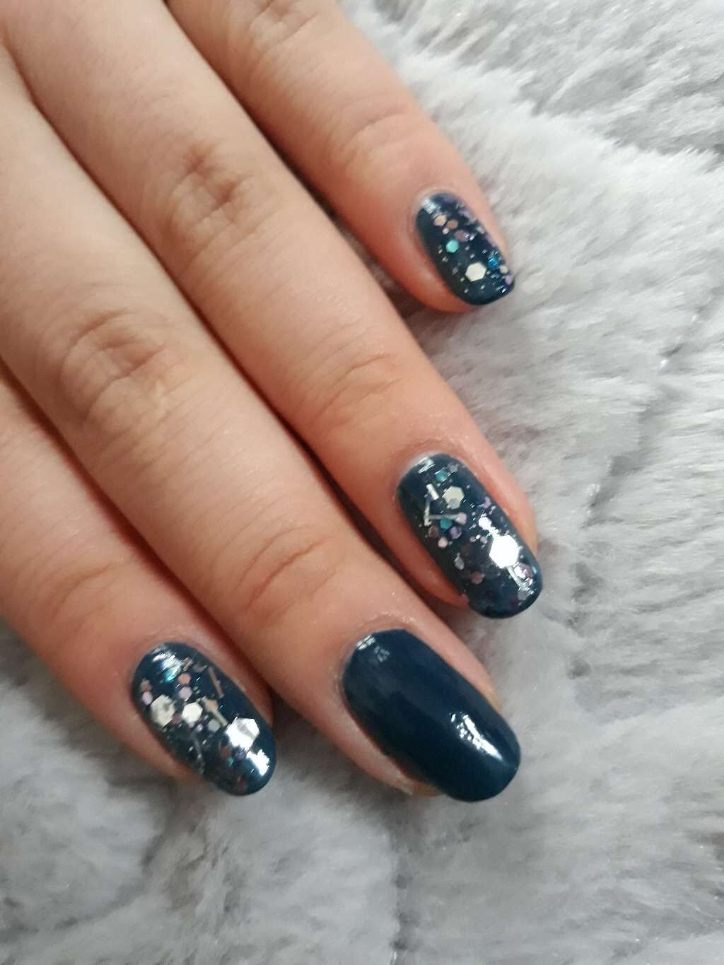 DAISO キキララ ネイルのクチコミ「初投稿です! 初投稿何にしようか悩んだのですが、丁度セルフネイルをしたので載せてみました😀 ど.....」（2枚目）