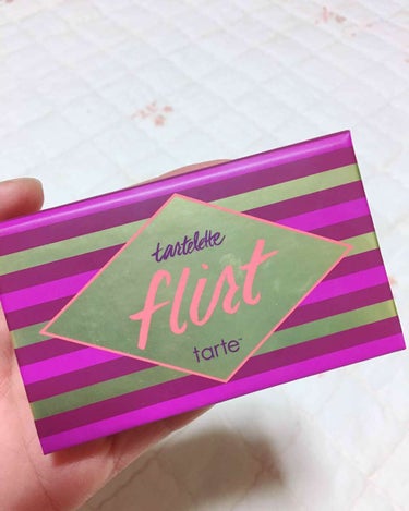 tarte tartelette in bloomのクチコミ「tartelette flirt

レッドブラウンのマットとラメが
気に入って購入しました❤️.....」（2枚目）