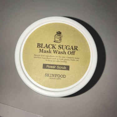 SKINFOOD BLACK SUGAR Mask Wash OFF👌🏻

韓国で購入しました😙

✔️私の使用方法🙋🏻‍♀️
洗顔したあと濡れたままの顔に
こんなに？！ってぐらい多めにとって顔に塗りま