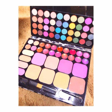 ks__125 on LIPS 「72色入りのパレットです🎨税込¥3022アイシャドー・フェイス..」(1枚目)