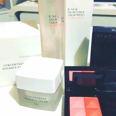 GIVENCHY
プリズムブラッシュ  #03
ふんわりした色づき
使いやすい色
どんな人にも似合うカラーだと思います

RMK
コンセントレート アドバンスクリーム
冬にはもってこいの美容クリームです