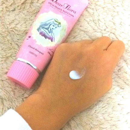 マンダムディアフローラ オイルイン ハンド&ネイルクリーム フローラルブーケ/マンダム/ハンドクリームを使ったクチコミ(2枚目)