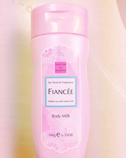フィアンセ ボディミルクローション ピュアシャンプーの香りのクチコミ「シャンプーの香りがする女の子は永遠の憧れってキャッチフレーズいいですよね!
お風呂上がりに毎日.....」(2枚目)