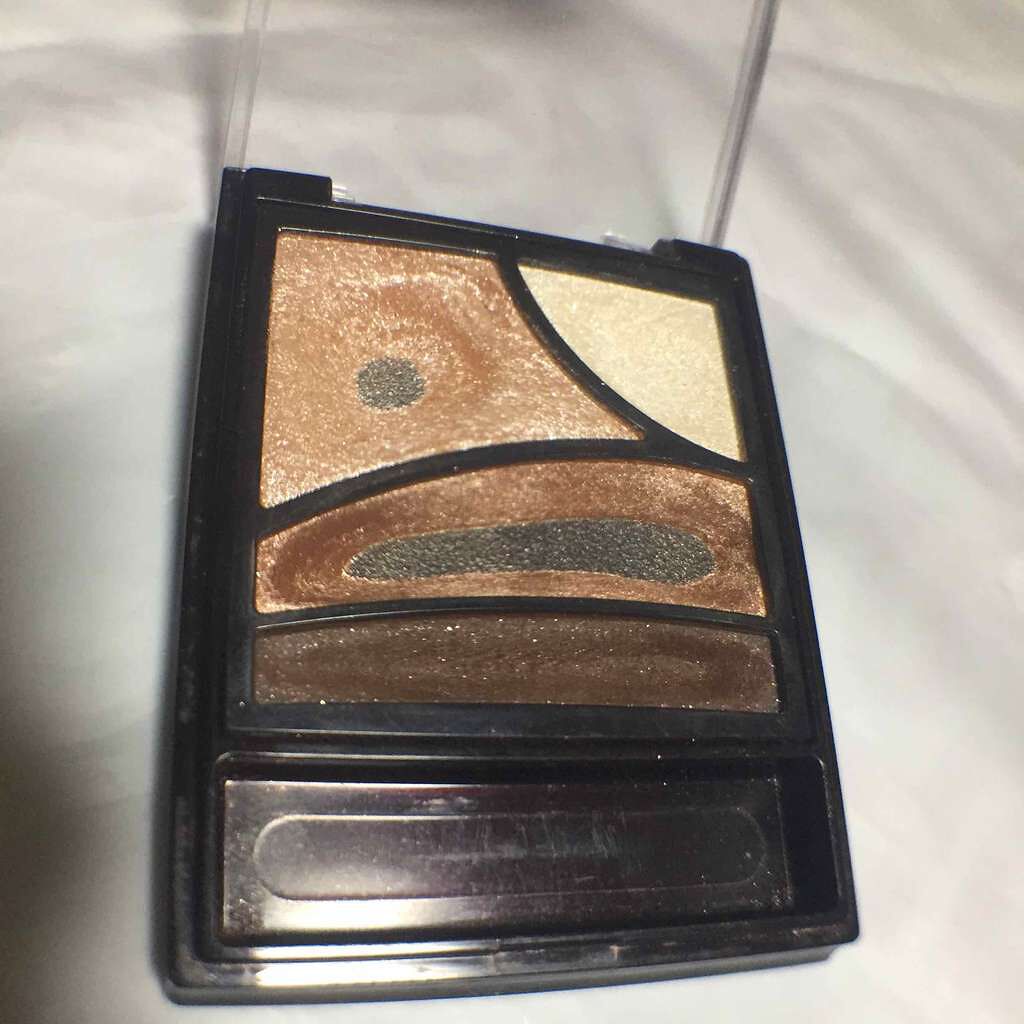 エルシア リュクスシャイン アイカラーのクチコミ「エルシア リュクスシャイン 
                     アイカラー E-3
発.....」（2枚目）