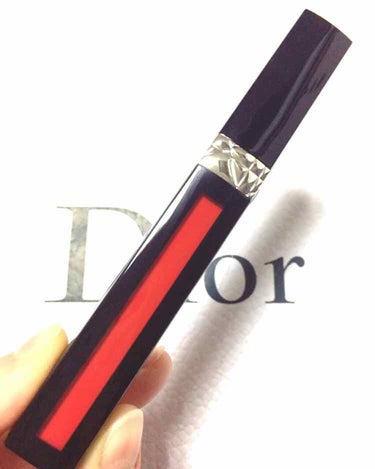 Dior
ルージュ ディオール リキッド
999 マット

発売から大分経ちましたが、普段使わない赤色を購入してきました❣️
赤色って苦手意識があって持ってなかったですが、これは赤色と言うより朱色のよう