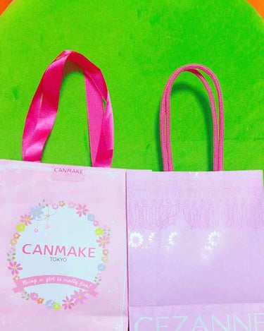 2018年のCANMAKEとCEZANNEのラッキーバッグ買ってきました！٩(ˊᗜˋ*)و

去年は買い損ねてしまって…笑
今年やっと買えました〜☺💞
めっちゃ嬉しいですー！！！( *´艸`)

CAN