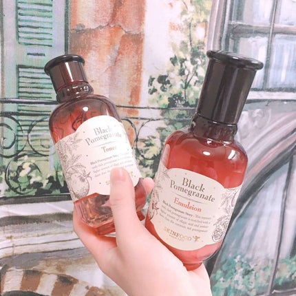 SKINFOOD 黒ザクロ トナーのクチコミ「SKINFOOD❤️Black Pomegranate トナー&エマルション
🍒使用方法
無.....」(1枚目)