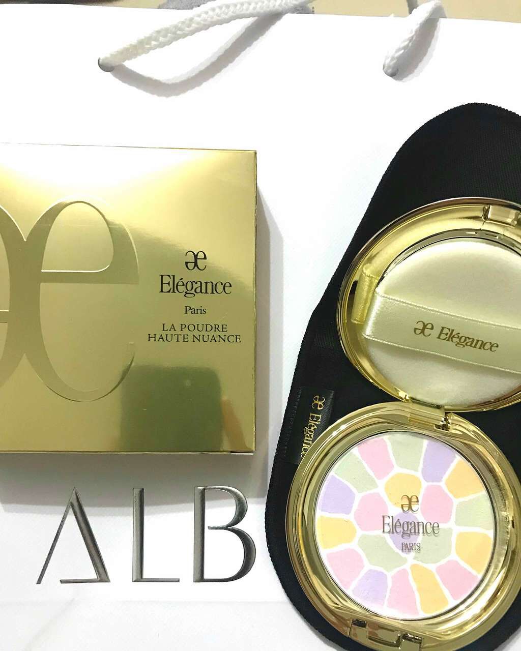 ラ プードル オートニュアンス/Elégance/プレストパウダーを使ったクチコミ(1枚目)
