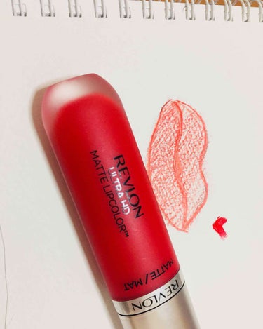 REVLON ウルトラ HD マット リップカラーのクチコミ「RevlonウルトラHDマットリップカラー 10LOVE
明るい赤です💄💋
冬らしい濃いめと言.....」（1枚目）