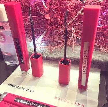 MAYBELLINEの大人気マスカラ「ラッシュニスタ」が六年ぶりのリニューアルされます！！
繊維が入っていてすごく伸びてカールをキープしてくれるマスカラです！
すごく楽しみ( ´﹀` )