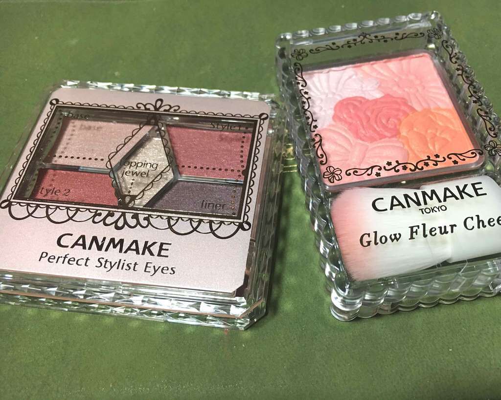 CANMAKE
パーフェクトスタイリストアイズ14番
グロウフルールチークス 02番

口コミの良い二つを購入。
ピンク系のシャドウを買うならこちらをお勧めします！色がめっちゃ可愛い。
チークはまだ使ってないけど、どんな肌色にもあいそうです