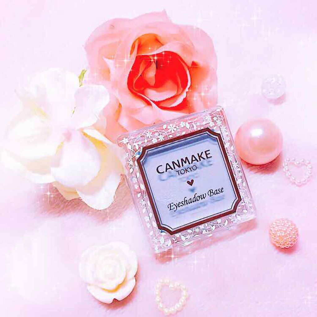 キャンメイクのアイシャドウベースRBです、
これを塗ると次に上から塗るアイシャドウが崩れにくくなるし、次に塗る色の発色をよりよくできる😍
しっとりとしたテクスチャーでこの夏に合いそうな涼しい感じの色味💕
伸ばしやすいから多少量を多めにつ