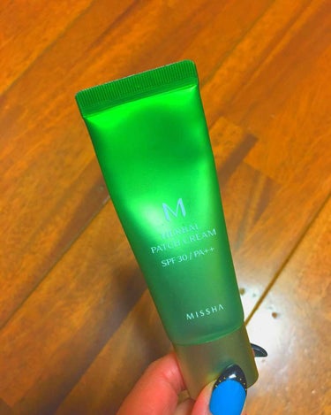 

「 MISSHA M ハーバルパッチクリーム 」


使い始めは少し匂いが気になりますが、使っているうちに慣れました！
乾燥する冬の化粧には毎年悩まされます。
スキンケアしてても化粧すると粉ふきして