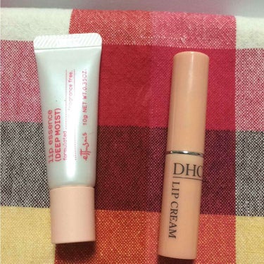 唇の荒れやすい私が今よく使っているリップケアグッズを紹介します👄

【DHC薬用リップクリーム】
日中は、言わずと知れたDHCの薬用リップクリームを使っています。メイクでリップを塗る前の下地もこれです。