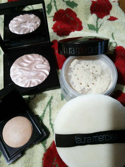 マットラディアンス ベイクドパウダー ハイライト01/ローラ メルシエ/パウダーハイライトを使ったクチコミ(1枚目)