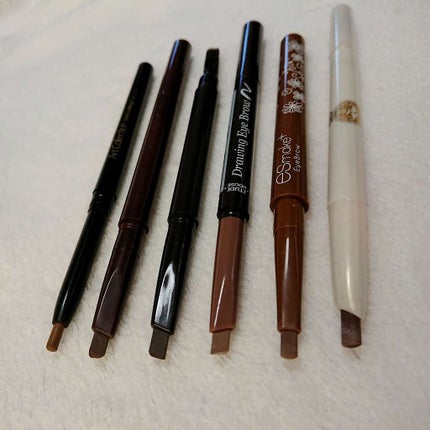 MAJOLICA MAJORCA ブローカスタマイズ パウダーのクチコミ「右から
#マジョリカマジョルカ#ブローカスタマイズ#チョコレートブラウン
#エスメイクプラ.....」(1枚目)