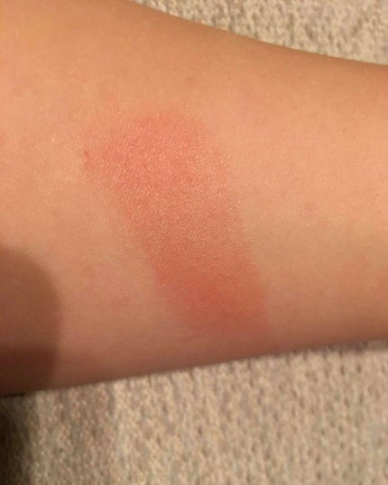 REVLON インスタブラッシュのクチコミ「レブロン インスタブラッシュ 02 BERRY KISS
ナチュラルなピンクベージュ
マットな.....」(3枚目)