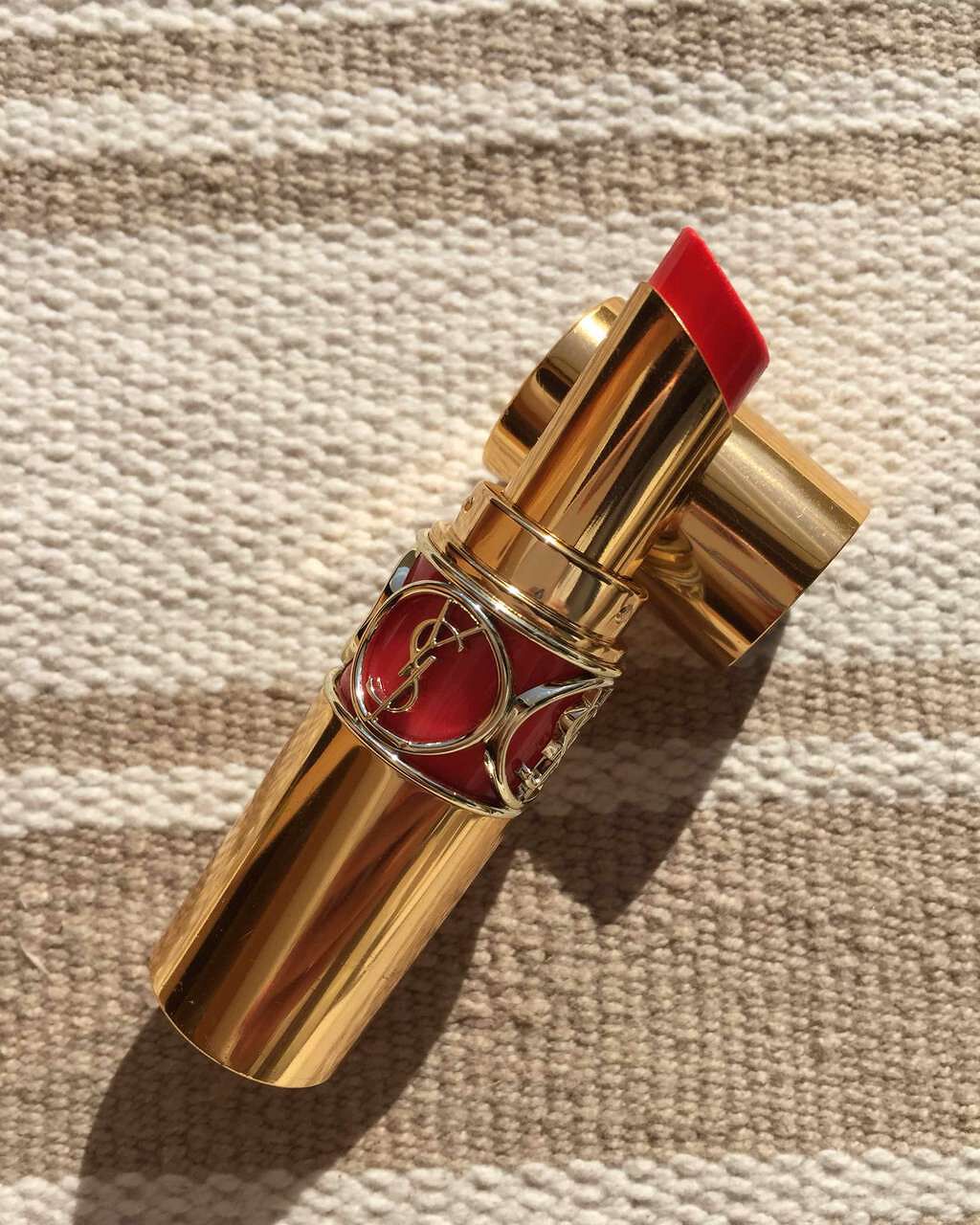 ルージュ ヴォリュプテ シャイン/YVES SAINT LAURENT BEAUTE/口紅を使ったクチコミ（2枚目）