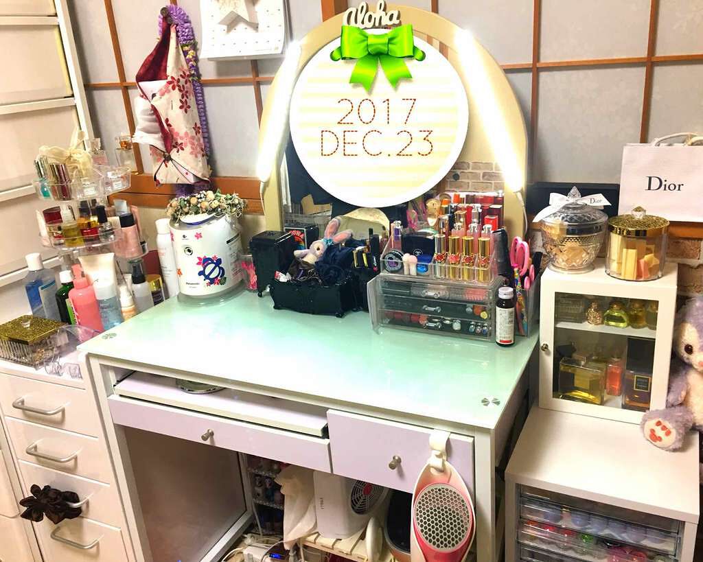 MIKU on LIPS 「今日は仕事も休みで時間に余裕があったのでドレッサーの掃除しまし..」(1枚目)