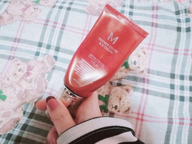 【missha】
M PERFECT COVER BB CREAM #21

友達からオススメだと勧められて購入🙌

カバー力★★★★☆
密着力★★★★☆
ツヤ感★★★☆☆

グレーベースの色味で肌に凄