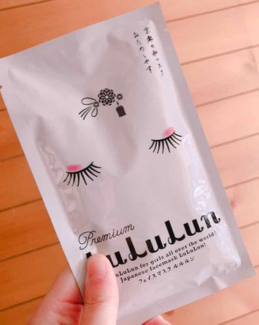 フェイスマスク LuLuLun （京都限定）
京都限定のフェイスマスクで、ひとつひとつ袋に入ってるのを5個入り1セットで買いました☺️
1セット（税抜）1,500円です！
限定品なので自分で使うのよし、