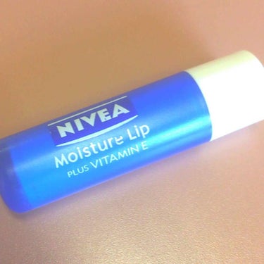 ニベア ニベアリップケア 薬用ビタミンEのクチコミ「NIVEA Moisturre Lip
PLUS VITAMIN E 🌙


高校の時からずっ.....」（1枚目）