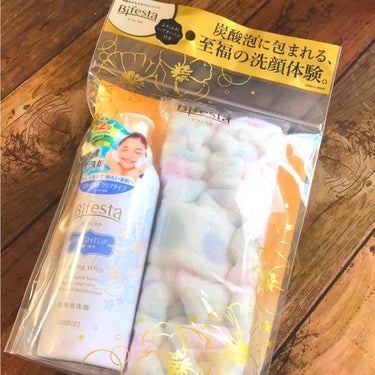 
3回目のリピ商品です🌟

まだストックもあるのに
限定でヘアバンドもついてたので
買ってしまいました💕
普通と同じ値段なのにヘアバンドが
すっごくモコモコで気持ちよく大満足です💫
ヘアバンド100均の