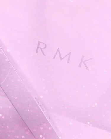 ずっと気になってたRMKのリップグロス💄✨

RMK リップジェリーグロス03 ベビーブルー

めっちゃ透明でラメが紫っぽいブルー✨
塗った感じは少しベタベタするけど、マットなリップに合わせるととてもい