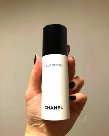 美容液のレポートです💙

CHANELのブルーセラム、肌の基礎体力を上げるというプレセラムです。
使い始めは正直効果がよくわからず、とりあえず塗っておくか〜という感じだったのですが
個人的に1番効果を感