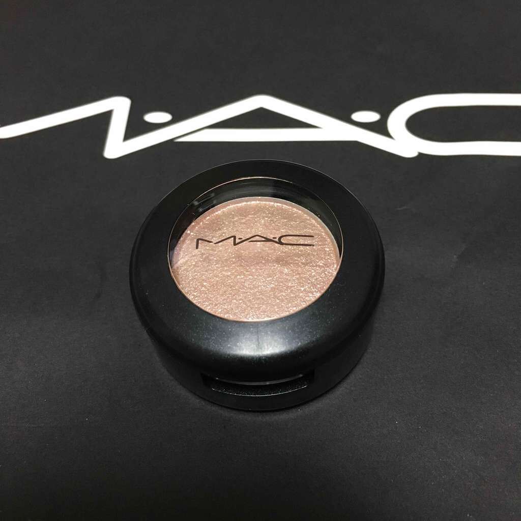ダズルシャドウ/M・A・C/単色アイシャドウを使ったクチコミ（1枚目）