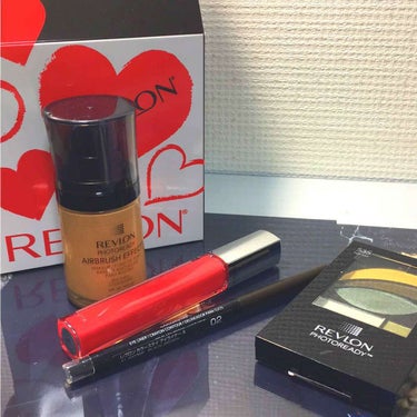 今回は「REVLON」のラッキーバッグです✨
お値段は2000円です！
中身は5000円相当なのでかなりお得です👍

      ・リキッドファンデーション(03)
      ・リップラッカー(535