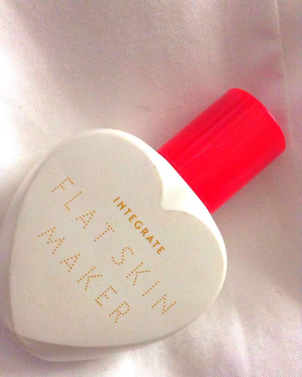 フラットスキンメーカー N/インテグレート/リキッドファンデーションを使ったクチコミ（1枚目）