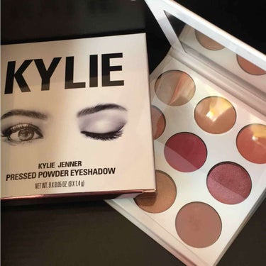 KYSHADOW/Kylie Cosmetics/パウダーアイシャドウを使ったクチコミ（1枚目）