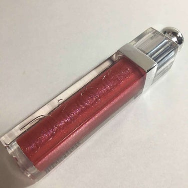 💄Dior アディクト グロス 759💄
色は可愛いし、ハケのタイプになっていて塗りやすいですが、ラメがザクザクで唇に塗ったらザクザクしていて唇が痛くなりました…

ピンクと青と銀のラメが入っていてすご