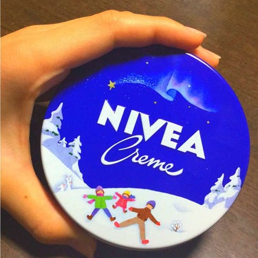 皆さんよくご存知のNIVEAのクリームです😍
冬には欠かせないアイテムですね！！☃️☃️☃️
いつもお風呂上がりに顔や腕などいつも乾燥しているところに塗っています！！塗るのと塗らないのでは次の日の肌が全