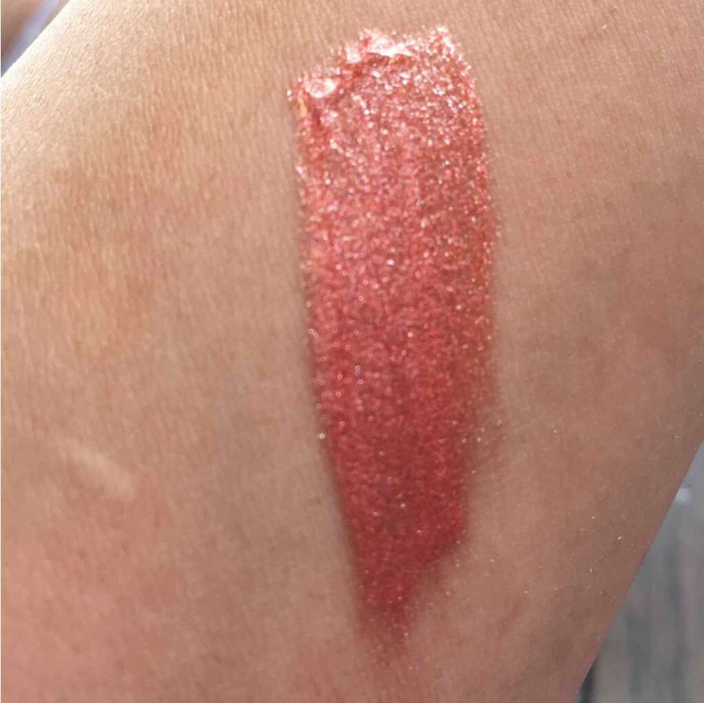 Kylie Cosmetics グロスのクチコミ「このカイリーのグロスのカラーは、CUPIDというカラーです⭐️

ハケは、ブラシタイプです✨
.....」（2枚目）