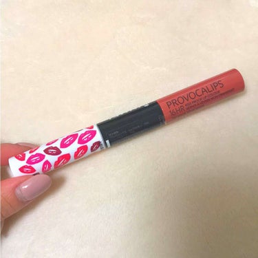 
RIMMEL リンメル
プロボカリプス リップカラー 730

カラーの付いている方を先に唇に塗って、乾いたらトップコートとして上から重ねて透明のリップを塗るタイプです。


3枚目の写真は
左から
