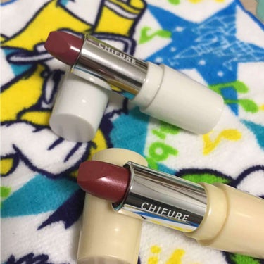 ちふれの定番口紅です💄

お色はレッド系パールとローズ系パールの2色🙂
どちらもパールというだけありとても細かなパールが入っており角度にを変えるたびに、キラキラ輝きます✨
唇をんまんましてもラメ感は全く