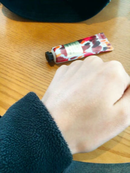 パヒュームド ハンドシアバター /the SAEM/ハンドクリームを使ったクチコミ(3枚目)