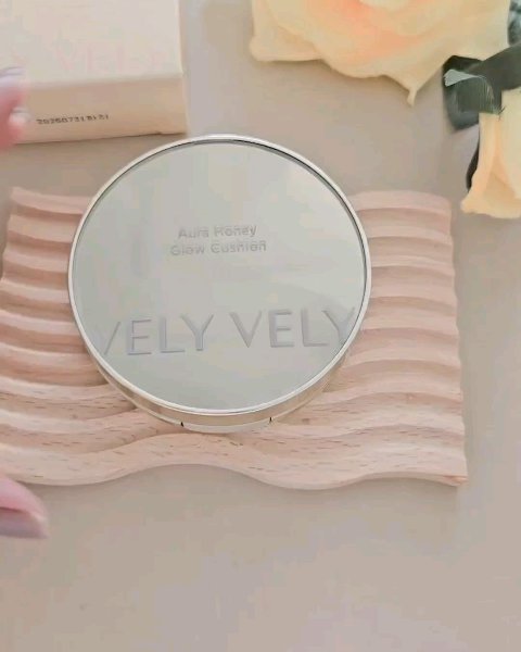 はちみつツヤ肌クッションファンデ 23号 ナチュラル/VELY VELY/クッションファンデーションを使ったクチコミ（2枚目）