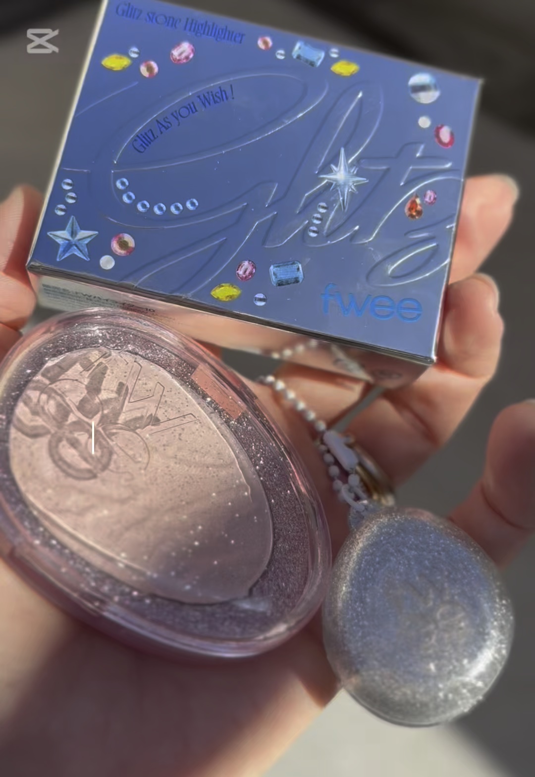 フィー グリッツストーンハイライター/fwee/パウダーハイライトを使ったクチコミ（1枚目）