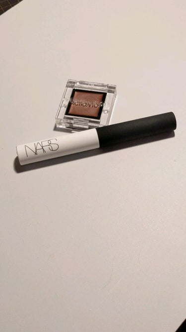 スマッジプルーフ アイシャドーベース/NARS/アイシャドウベースを使ったクチコミ（2枚目）