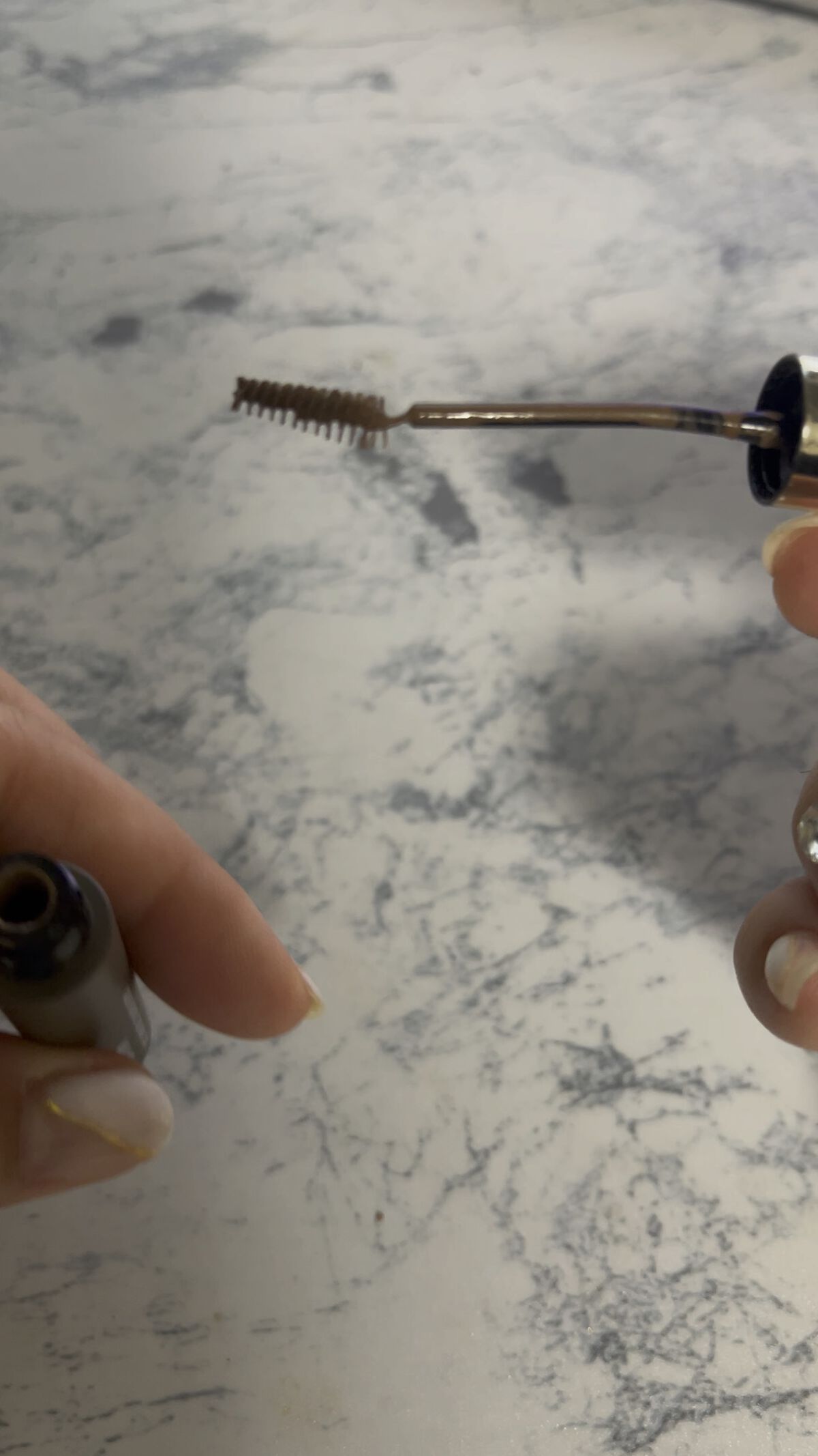 カラードローイングスリムブロウカラ/VAVI MELLO/眉マスカラの動画クチコミ1つ目