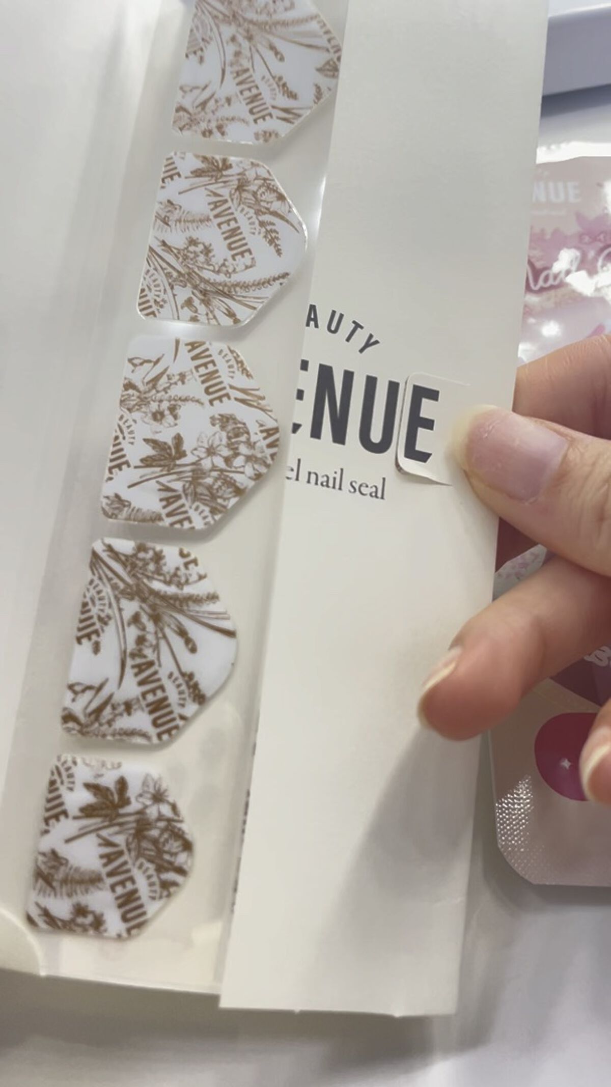 シャイニートップコート/BEAUTY AVENUE/ネイルトップコートの動画クチコミ1つ目