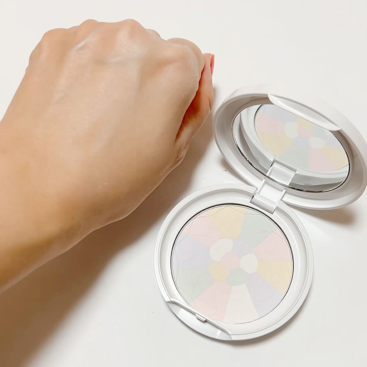 トーンアップ プレストパウダー/Visée/プレストパウダーの動画クチコミ3つ目