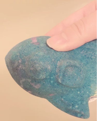 LUSH ロケット サイエンス 🚀💫

小さめだけどしっかり発色します。
溶けてる途中も炎が出てるみたいで可愛いです。
控えめのラメが入っています。香りはあまりないかも。

#LUSH #バスボム 