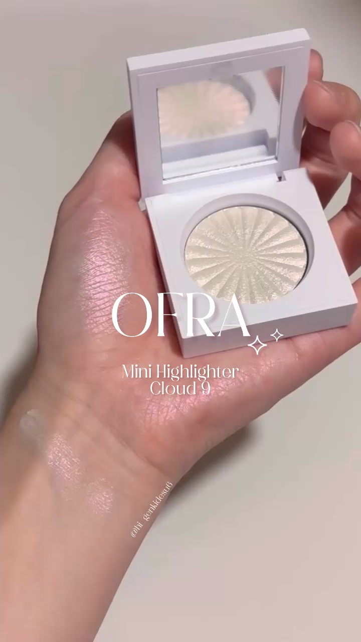 💖☁️OFRA / Mini Highlighter [Cloud 9]
¥2,904 #購入品
────────────
K-popアイドルのメイクにも頻繁に使用されている、アメリカ発祥ブランドOFRA(オフラ)のハイライターをご紹介。