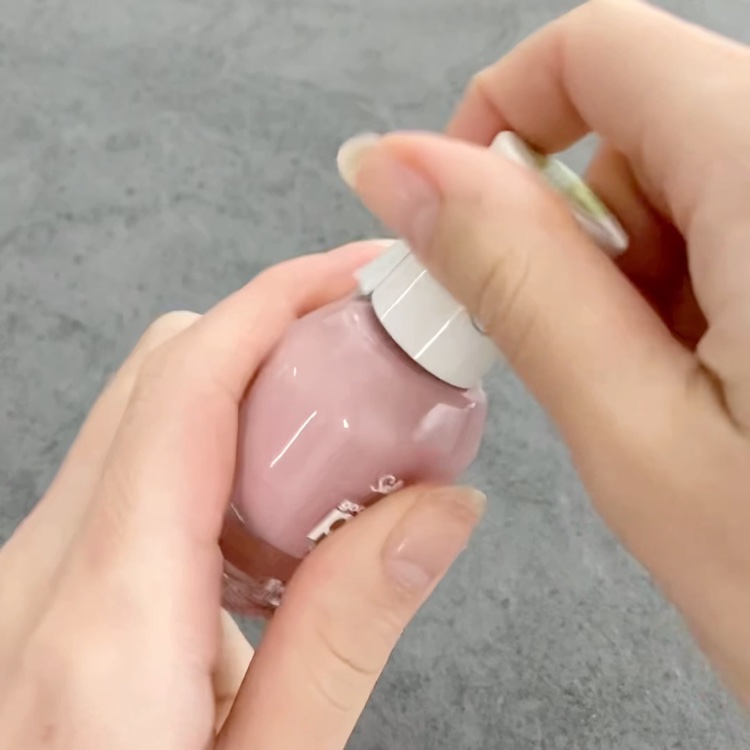 グッド.  カインド.  ピュア.  デミ マット ネイル カラー/サリーハンセン/マニキュアの動画クチコミ2つ目